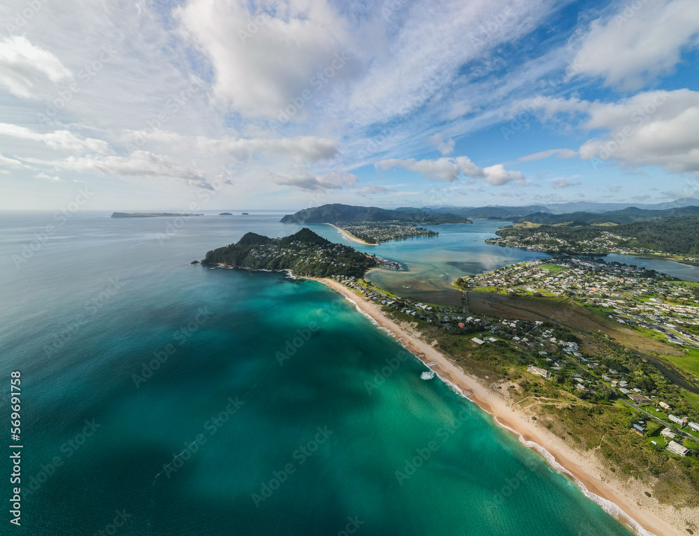 Fototapeta premium Summer day along Tairua back beach