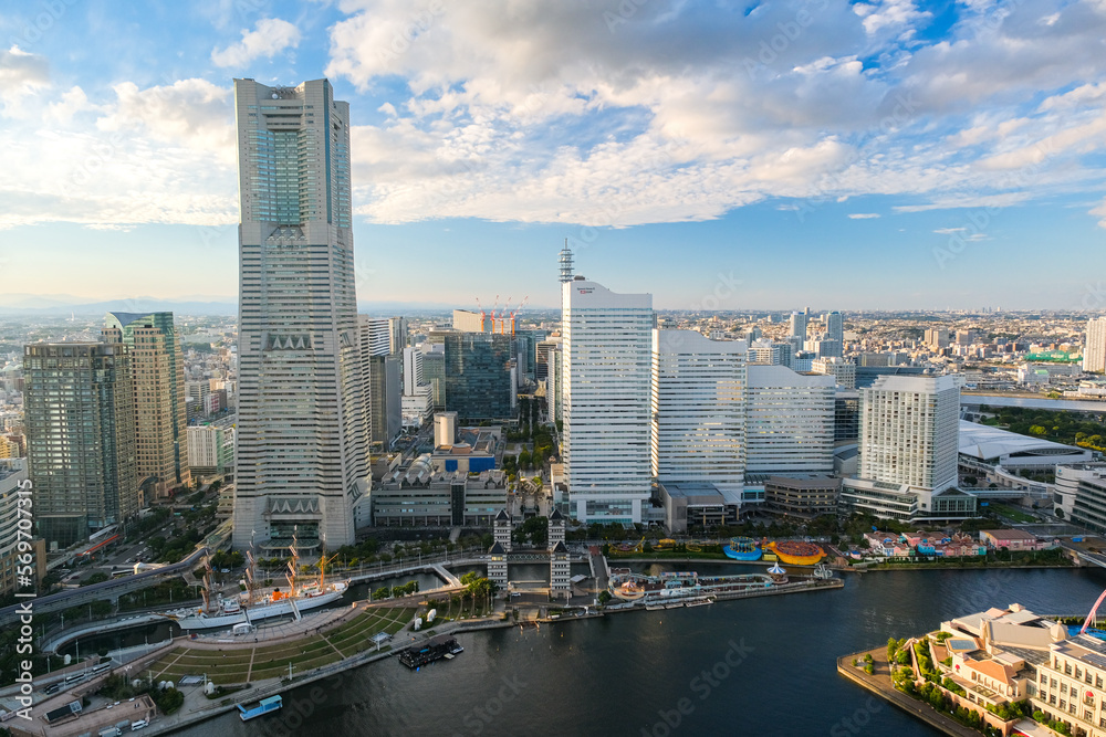 Naklejka premium 神奈川県横浜市 みなとみらいの街並み