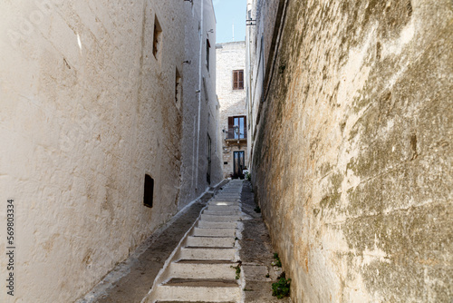 Fototapeta Naklejka Na Ścianę i Meble -  Small street in the city of Castellaneta