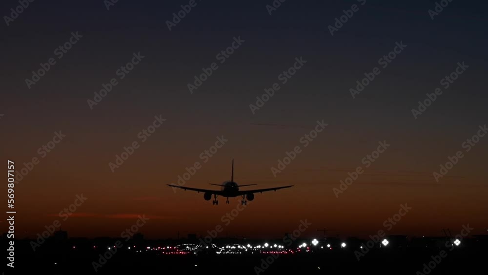 Avion atterrissage Brussels Airport  coucher de soleil