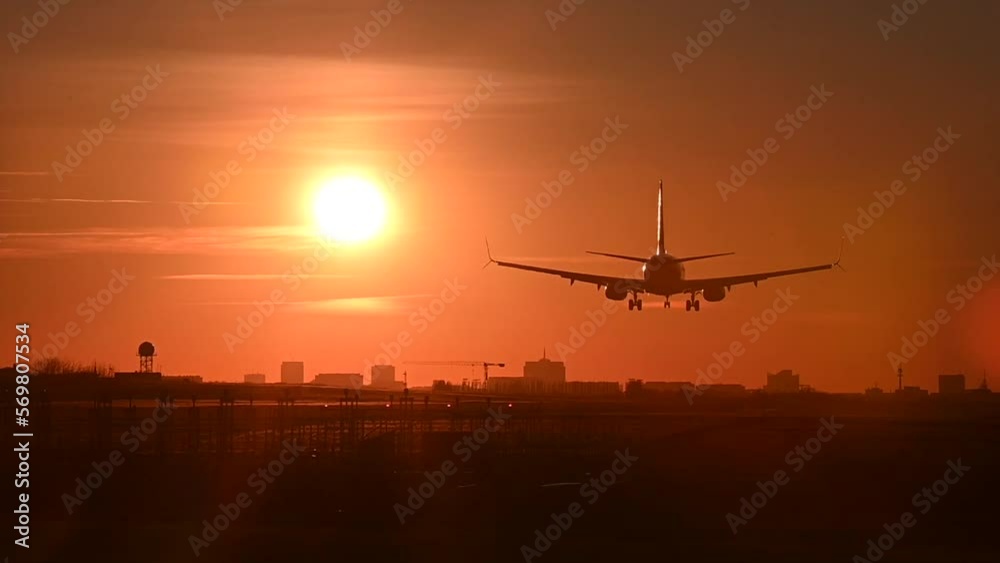 Avion atterrissage Brussels Airport  coucher de soleil