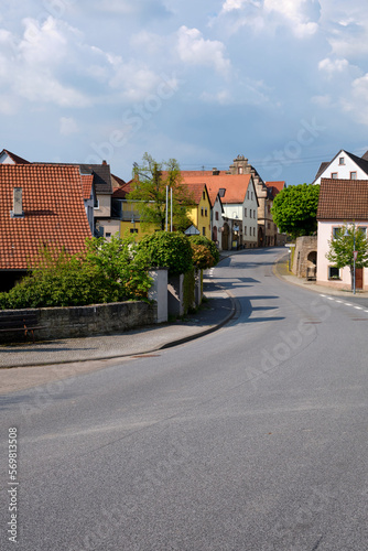 Blick auf den Weinort Eußenheim, Landkreis Main-Spessart, Unterfranken, Franken, Bayern, Deutschland © dina