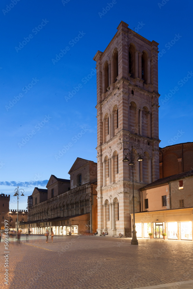 Ferrara. Piazza Trento e Trieste. Campanile dell' Alberti e Logge Vasariane Ferrara. Piazza Trento e Trieste. Campanile dell' Alberti e Logge Vasariane