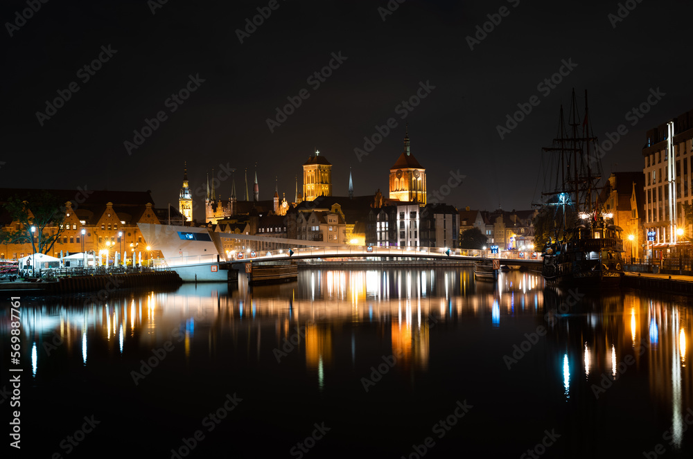 2022-06-09 old town of Gdansk and Motlawa river at night, Poland