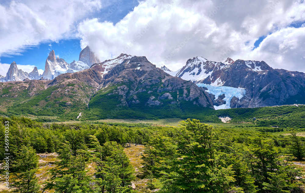 Fototapeta premium view of the valley in el chalten, patagonia argentina
