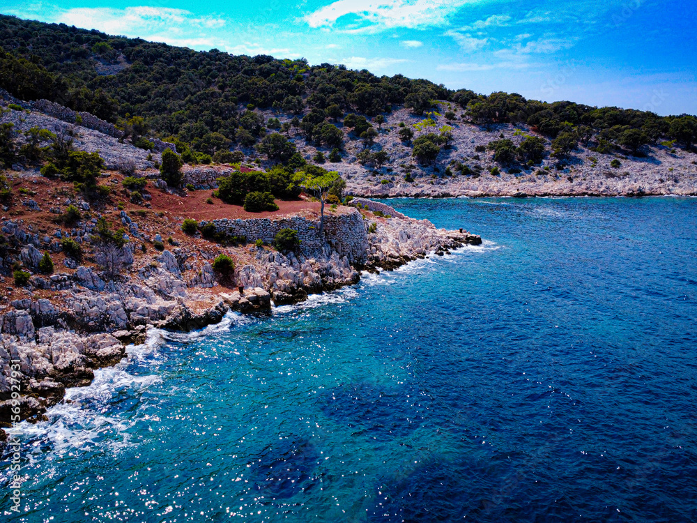 Wunderschöne Küste in Kroatien am Meer