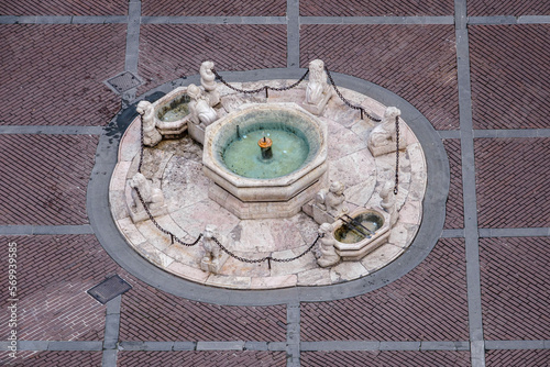 Bergamo Alta, piazza Vecchia photo