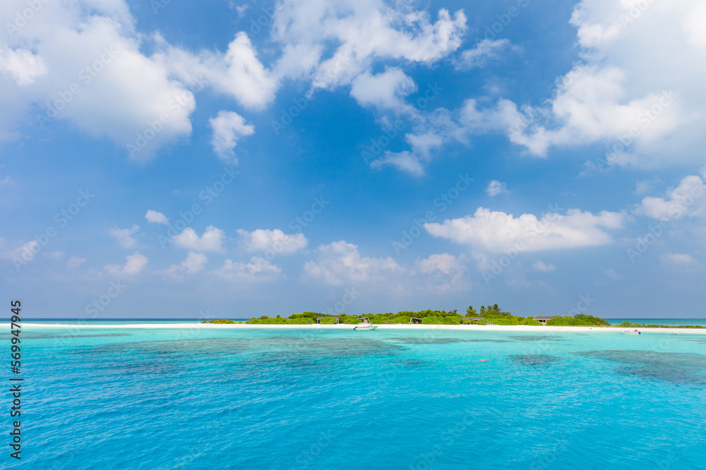 Kleine Insel der Malediven im Indischen Ozean aus der Ferne