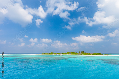 Fototapeta Naklejka Na Ścianę i Meble -  Kleine Insel der Malediven im Indischen Ozean aus der Ferne