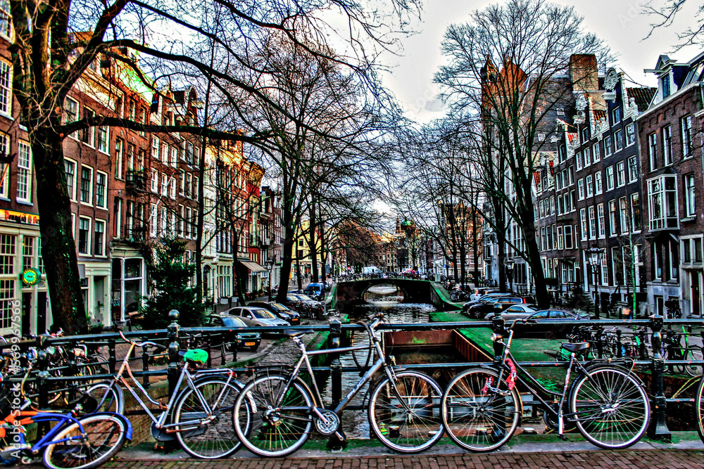 Bicicletas en Amsterdam, Países Bajos                    
Bicycles in Amsterdam, the Netherlands