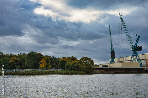 Baukran, Hintergrund, Hafen, Fluss, Himmel