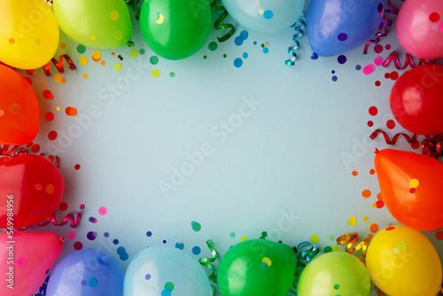 Foto Birthday party background with border of balloons