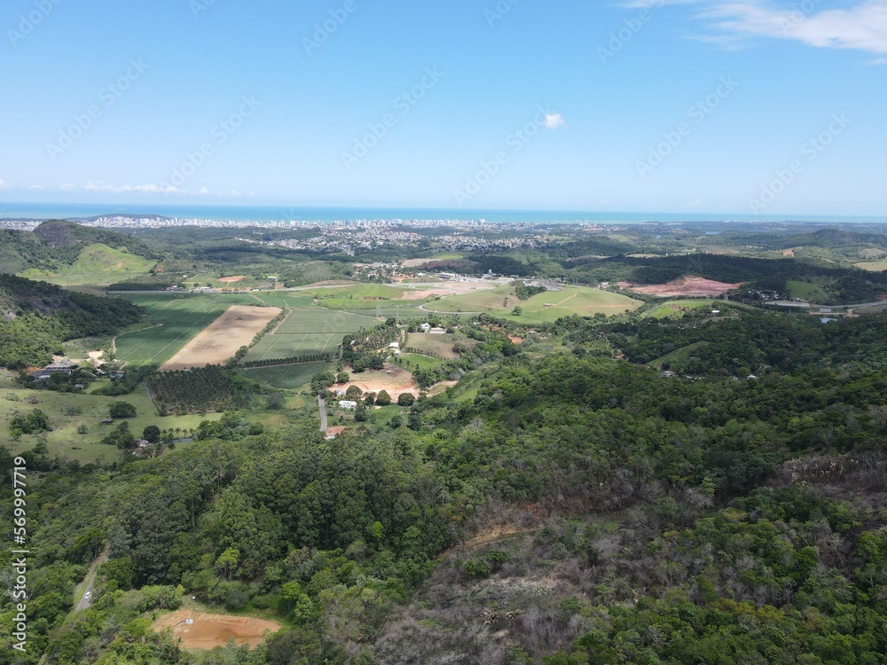 Imagem aérea da estrada para Buenos Aires, região de montanha, agroturismo e culinária do interior da cidade de Guarapari no litoral sul capixaba. Espírito Santo, Brasil.