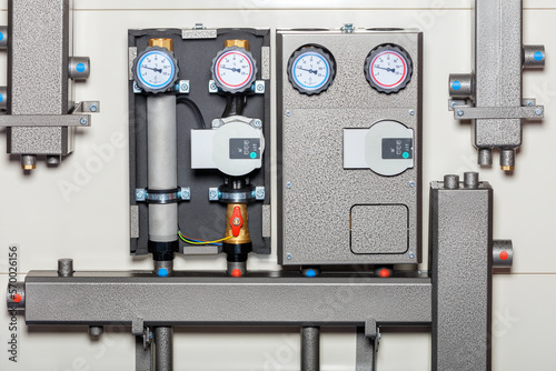 Obraz na płótnie Pump mixing group with circulation pump and pressure and pressure control for heating and heating systems. w salonie
