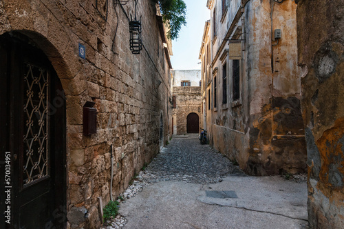 Fototapeta Naklejka Na Ścianę i Meble -  Street of the old town in Rhodes, Greece.