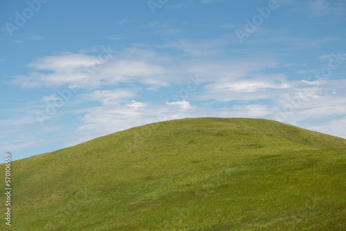 Fotografie Empty green hill and blue sky Easter background