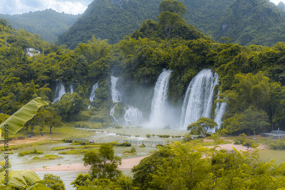 Detian and Ban Gioc waterfall along Vietnamese and Chinese boarder Detian and Ban Gioc waterfall along Vietnamese and Chinese boarder