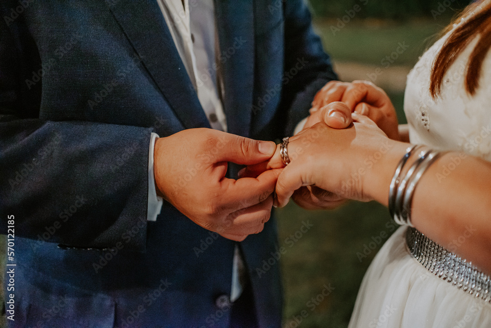 Wedding moment, wedding ring