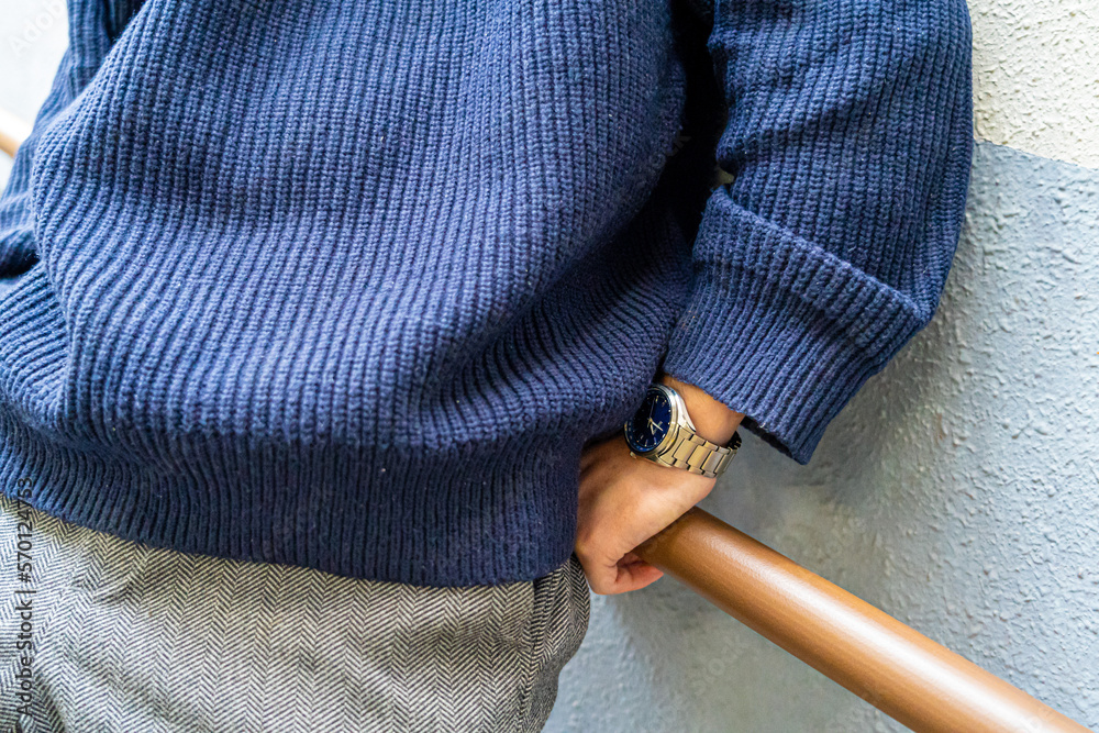 Fototapeta premium もたれかかる男性