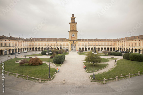 Fotografie Piazza Bentivoglio and civic tower clock, Historical Center