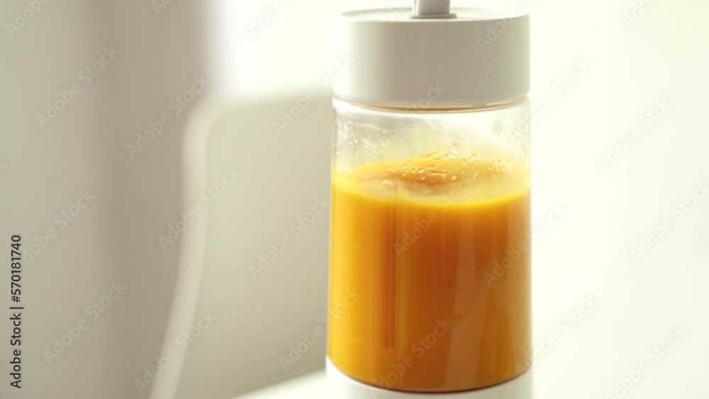 Blending Fresh Mango Blending Fresh Mango