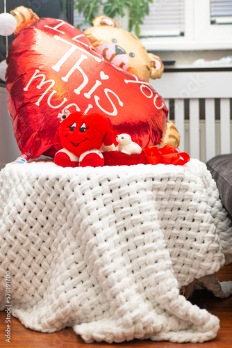 Obraz na płótnie Cute teddy soft bear with red heart. Valentine's day or 8 March celebration w salonie