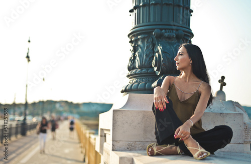 Canvas Print young woman on a bridge in budapest