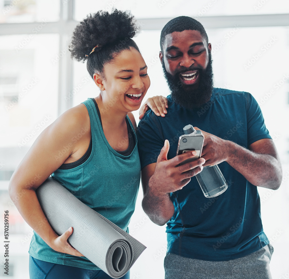Phone, meme or yoga friends on social media laughing at funny online  content after a fitness class. Pilates, black woman and happy African  personal trainer relaxing or enjoying crazy comedy together Stock