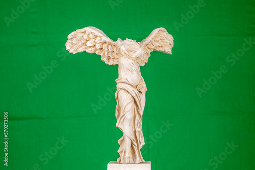 Billede på lærred green screen background and solo female sculpture with wings, ancient god of vic