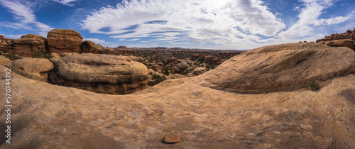 hiking the chesler park loop trail in the needles in canyonlands national park, usa © Christian B.