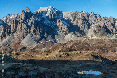 Pointe des Cerces , Paysage du massif des Cerces et du Mont Thabor à l' automne , Hautes-Alpes , France 