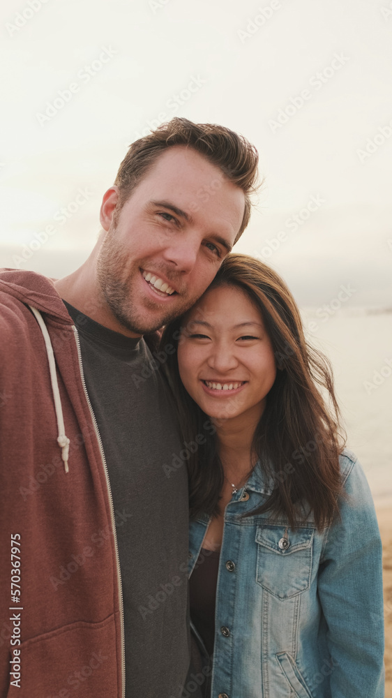 Obraz premium Laughing couple talking on video call