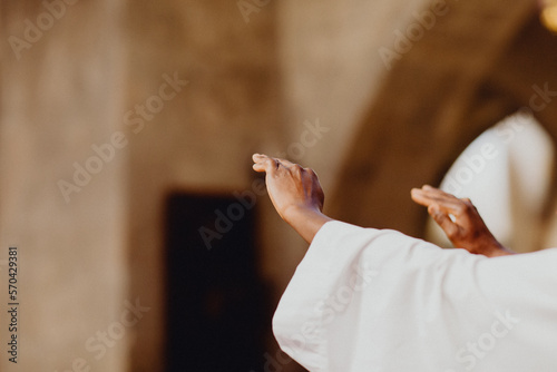 Cuadro en lienzo Le prêtre bénissant les époux