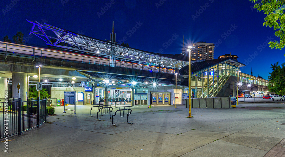 Naklejka premium Busy Lougheed Town Centre Skytrain Station at night in motion