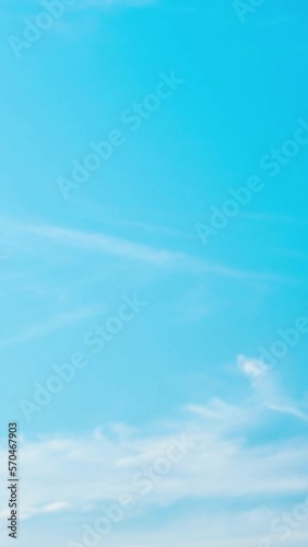 雲景 晴れ時々曇りの夏空に薄明光線 タイムラプス