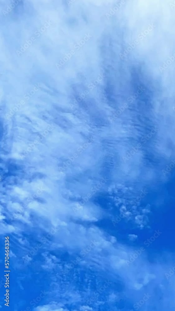 雲景 晴れ時々曇りの夏空に薄明光線 タイムラプス 雲景 晴れ時々曇りの夏空に薄明光線 タイムラプス