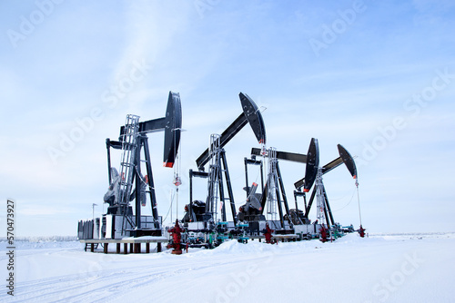 Cuadro en lienzo Winter in the oilfield cowered with white snow with black pumpjacks