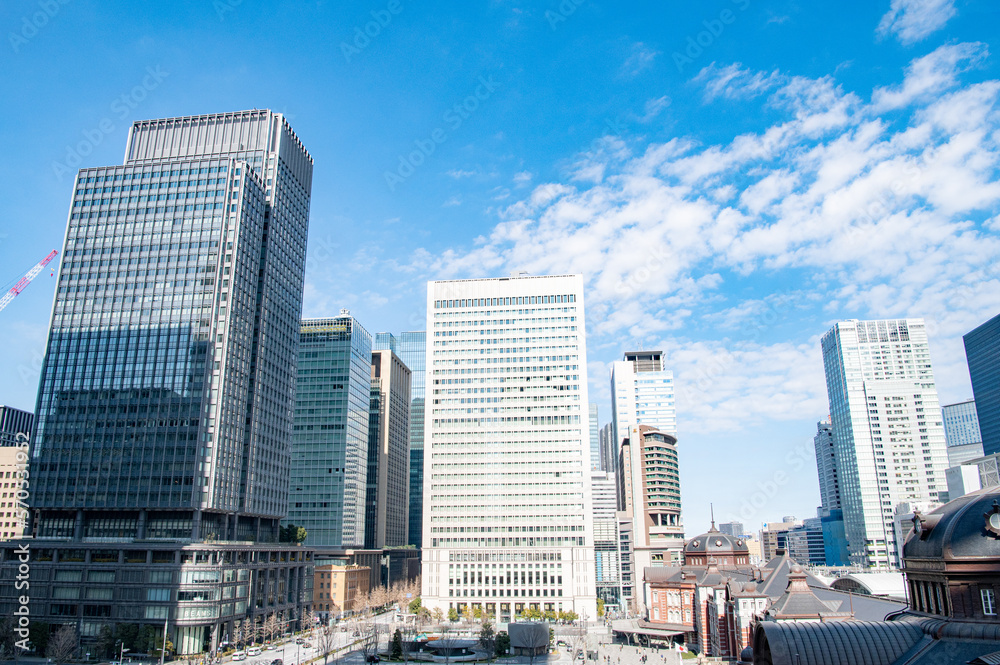 東京駅　青空　都市イメージ