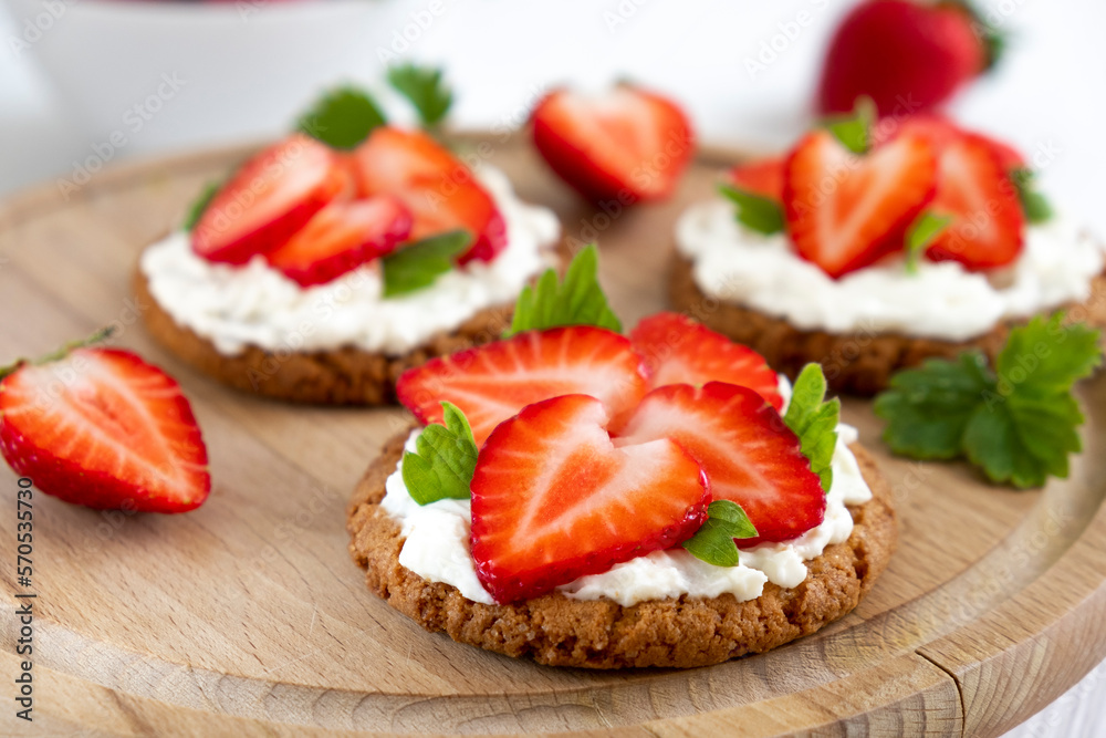 Homemade healthy crispbread bruschetta with strawberry and cream cheese. Healthy snack, keto diet or dieting concept. Recipe of vegan food for everyday cooking. Homemade healthy crispbread bruschetta with strawberry and cream cheese. Healthy snack, keto diet or dieting concept. Recipe of vegan food for everyday cooking.