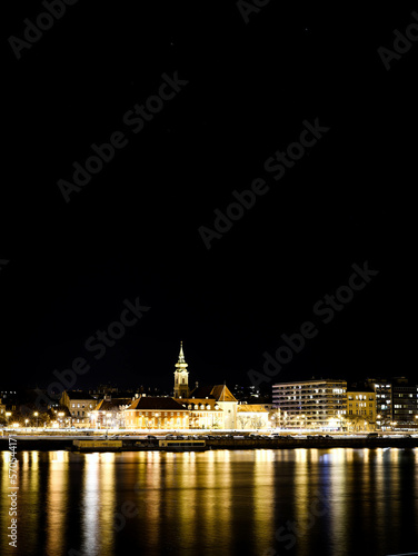 night view of Budapest city at Danube river © Abdul Rahman