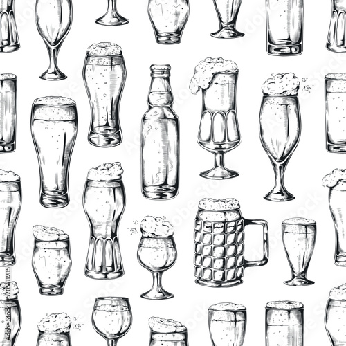 Sketch beer glass, alcohol pattern. Vintage hand drawn beverages, pint of ale in pub. Retro cup, bottles and mugs. Decor textile, wrapping paper, restaurant design vector seamless background