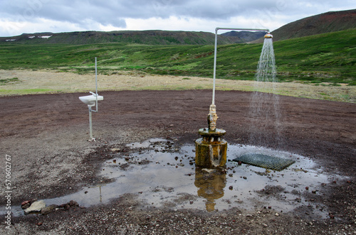 Obraz na płótnie abandoned geothermal continuous shower in iceland, completely free w salonie