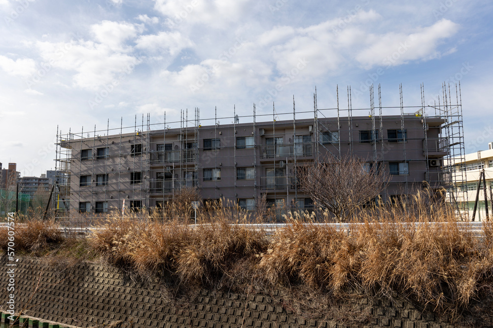 修繕工事中の建物