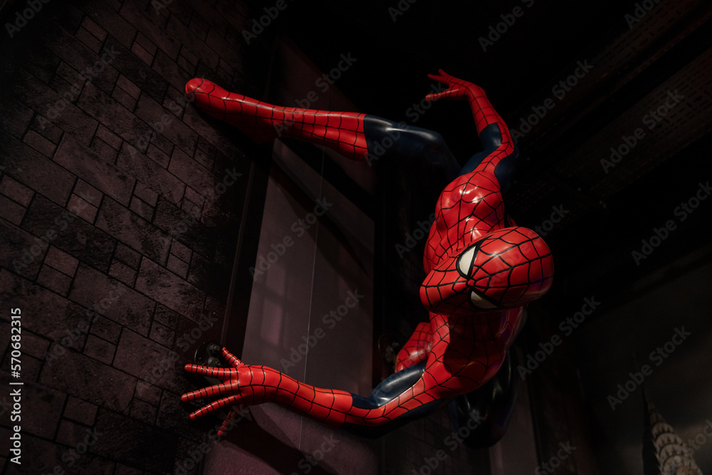 Naklejka premium Istanbul, Turkey - February 10, 2023: Wax sculpture of Spiderman at Madame Tussauds Istanbul.
