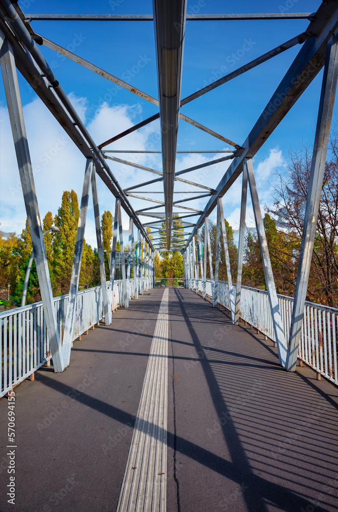 Fototapeta premium Truss bridge for pedestrians in the city
