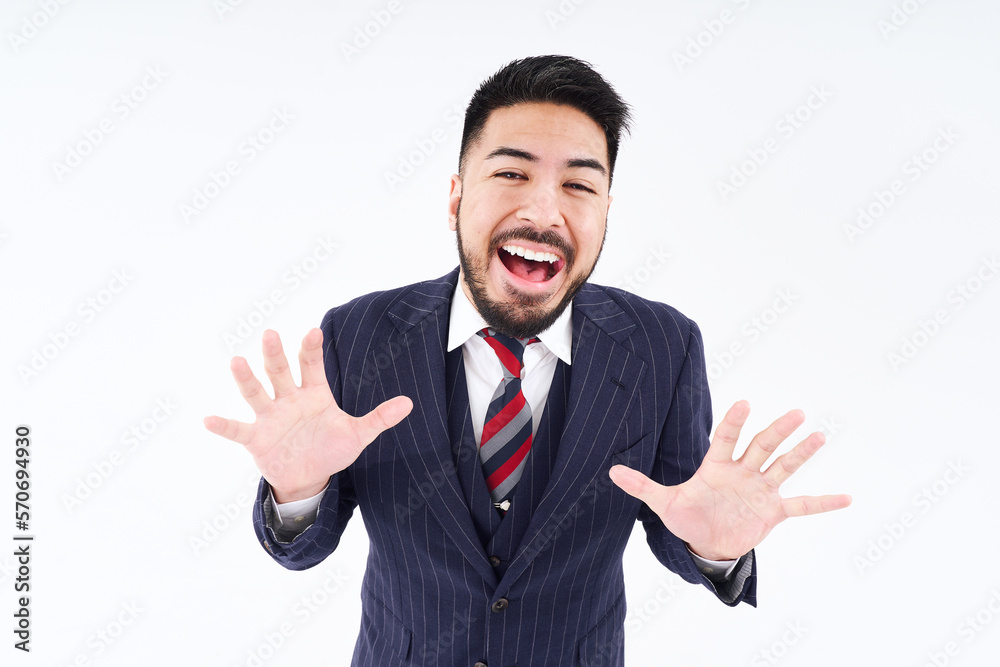 笑顔のスーツ姿の男性 笑顔のスーツ姿の男性