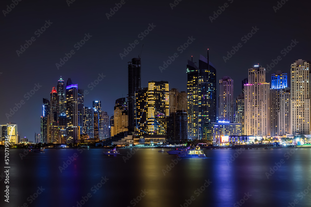 Fototapeta premium Dubai Marina - at night