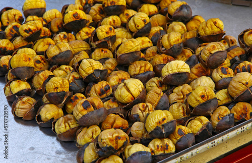 Obraz na płótnie Roasting chestnuts on the grill by a street vendor in Istanbul, Turkey w salonie