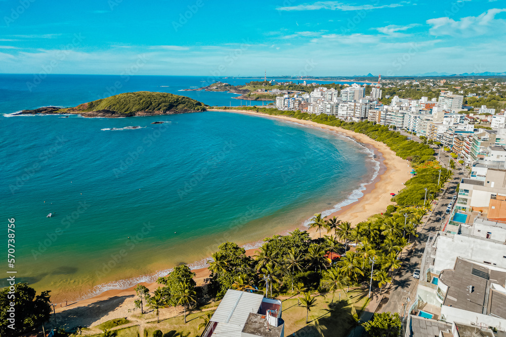 Imagem aérea das praias de Nova Guarapari, Peracanga, Guaibura e Bacutia no bairro também conhecido como Enseada Azul, na cidade turística de Guarapari no Espírito Santo, Brasil.
