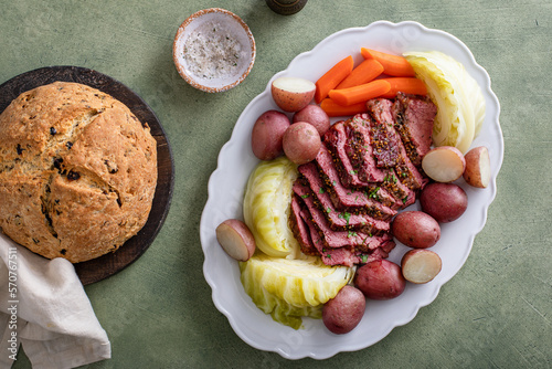 Tapety artystyczne Corned beef with cabbage and potatoes on a serving platter
